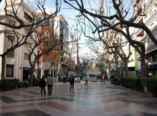  乘坐独特的交通工具参观甘迪亚